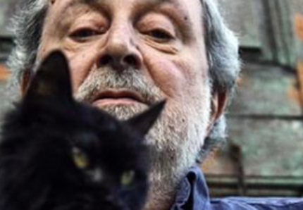 Guccini. L'amore per i suoi mici e il sostegno al gattile